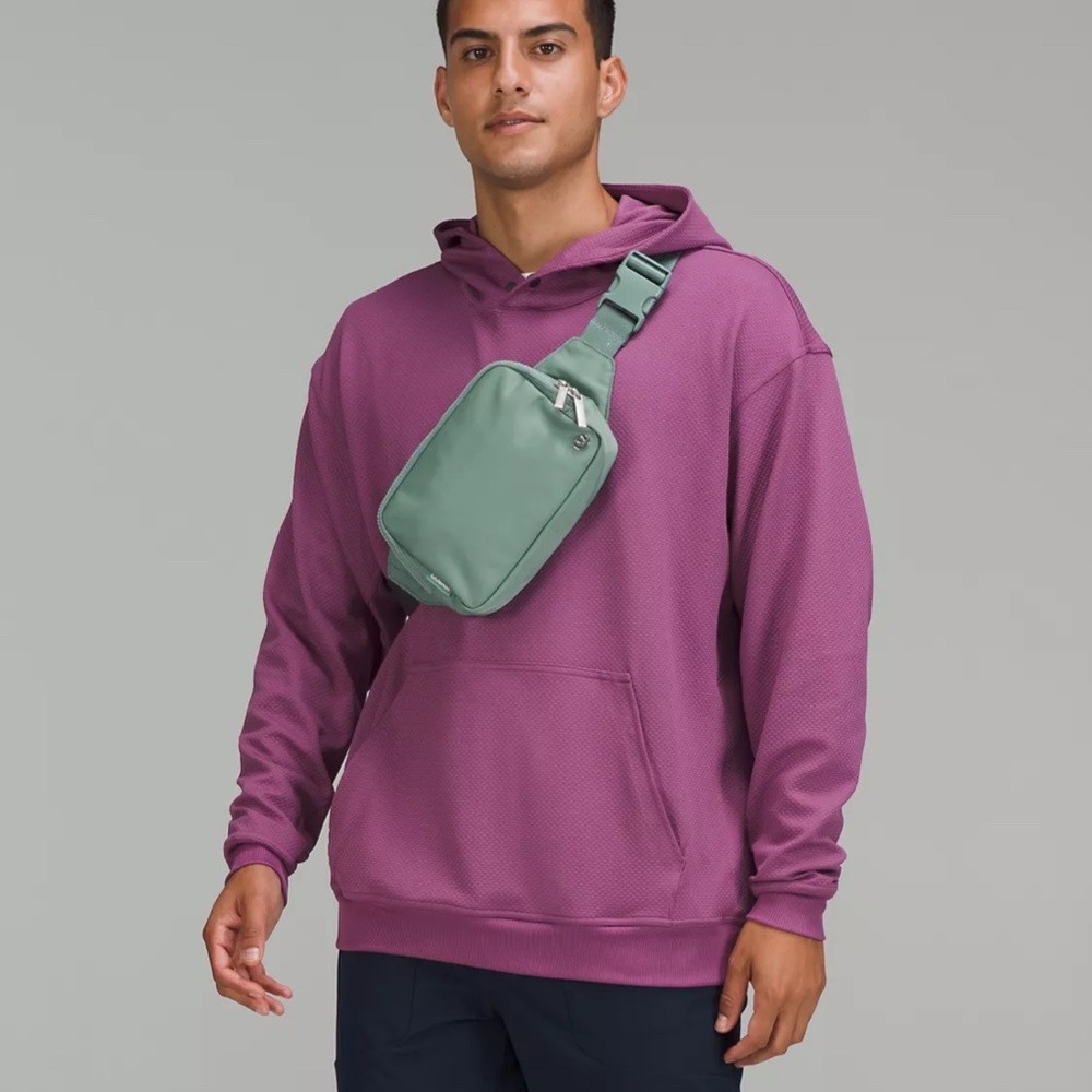 Lululemon everywhere belt bag Tidewater Teal large New with tags - Picture 4 of 4
